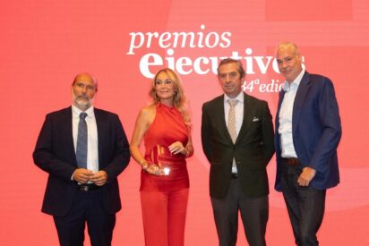Esther Alcocer Koplowitz, premiada por la revista Ejecutivos en reconocimiento a su trayectoria profesional