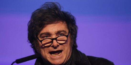 Milei abre la puerta a la miner&iacute;a en glaciares y desaf&iacute;a al ecologismo