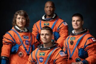 La tripulación del Artemis II- a la izquierda Christina Koch, atrás Victor Glover (piloto), delante Reid Wiseman (comandante) y a la derecha Jeremy Hansen