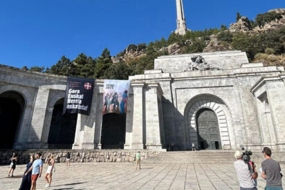 Las pancartas etarras profanando el Valle de los Caídos