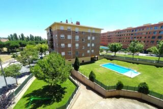 Pisos con piscina y garaje