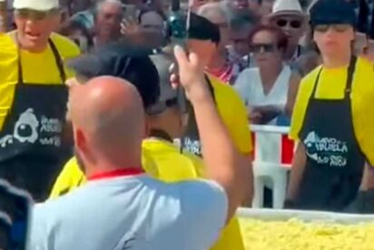 El pueblo gallego de Melide bate el récord mundial con la tortilla de patatas más grande de la Historia