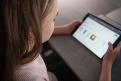 Allyz Cyber protege a los jóvenes en la integración de entornos virtuales en el 81% de las aulas