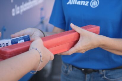 Allianz convierte el fin del triángulo de emergencia en arte y en un movimiento de prevención colectiva