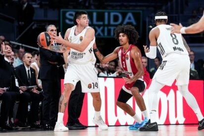 Gabriel Deck frente a Tyler Dorsey, en el Real Madrid vs Olimpiacos