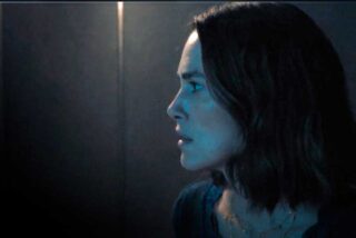 La mujer del camarote 10: el thriller de Netflix que arrasa en 55 países pese a la crítica feroz