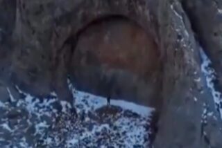 La &#039;Puerta&#039; en las montañas de Dzungarian Alatau