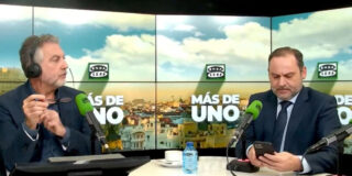 Carlos Alsina y José Luis Ábalos.