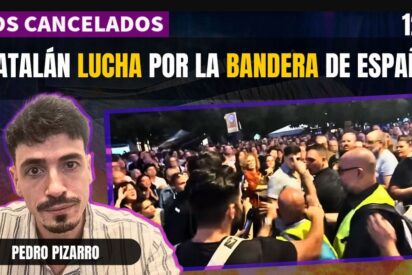 ¡Le roban una bandera de España y este catalán lucha por ella!