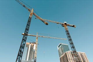 Viviendas en construcci&oacute;n.