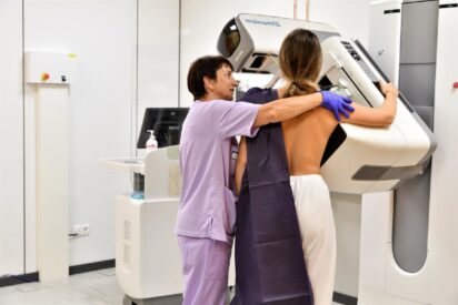 A Page y resto del PSOE les estalla en la cara su hipocresía con los cribados de cáncer de mama