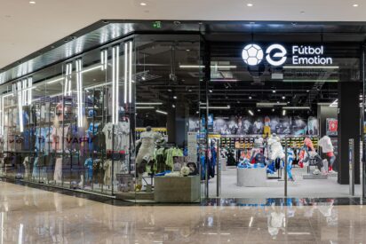 La nueva tienda de Fútbol Emotion en Marineda City arranca con éxito tras su reapertura y ampliación