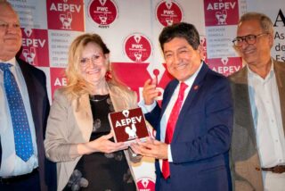 La Escuela Espa&ntilde;ola de Cata, distinguida como referente internacional con el 'Premio Maestro del Vino 2025'