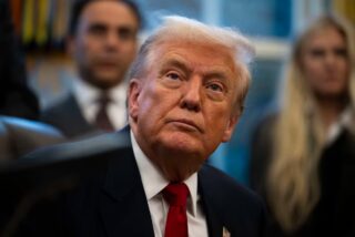 Trump amenaza con "golpear" a los carteles mexicanos y advierte que no está “contento” con México