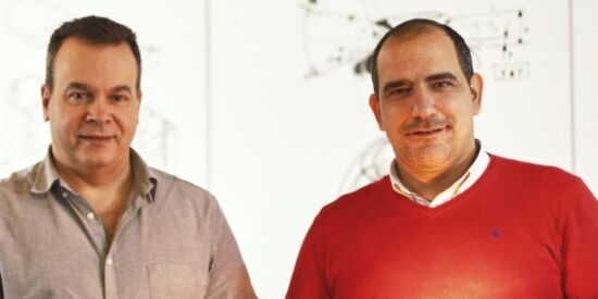 Jorge Torre y Jorge Costas con la baliza V16