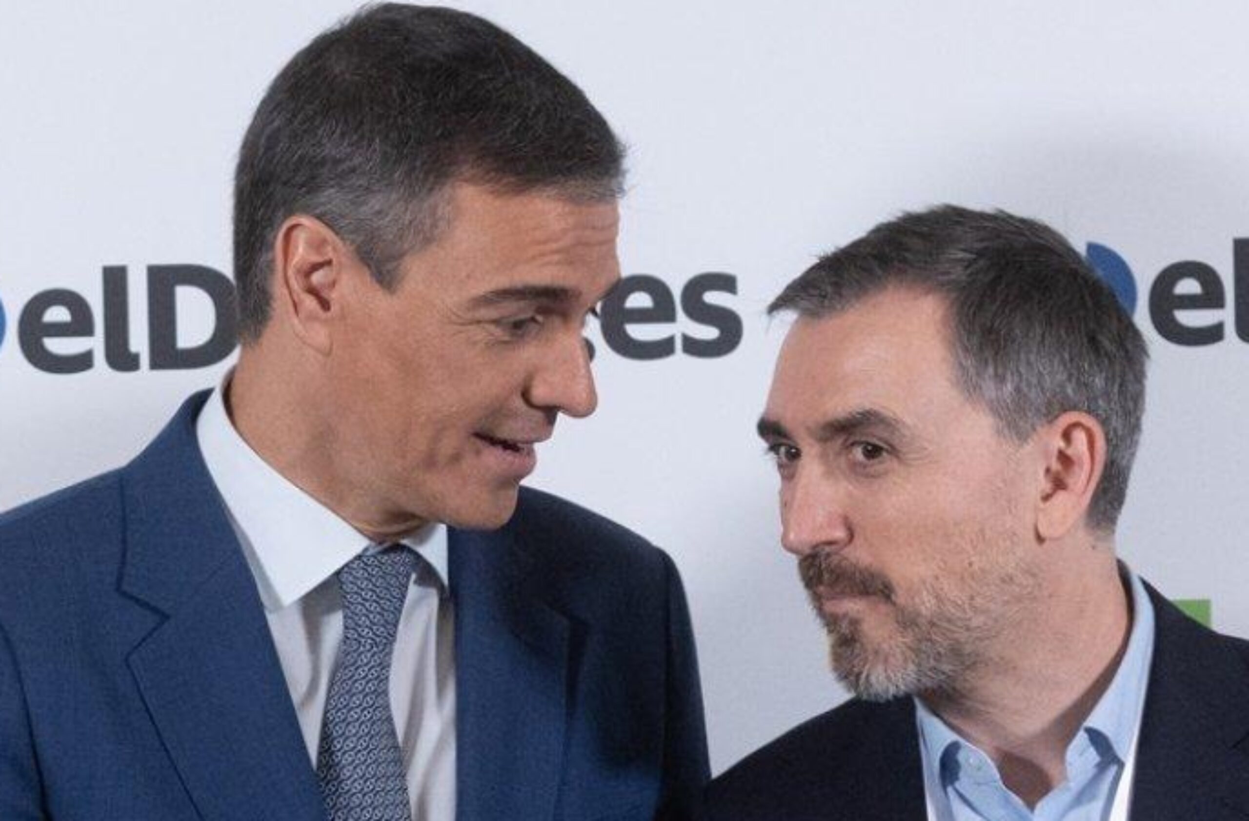Pedro Sánchez y el director de eldiario.es, Ignacio Escolar.