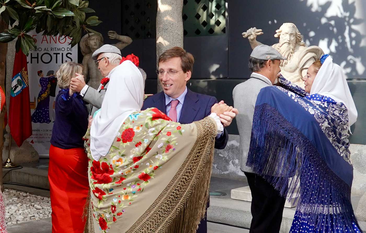 Almeida celebra que el chotis sea parte de la tradici&oacute;n e historia de Madrid en su 175 aniversario