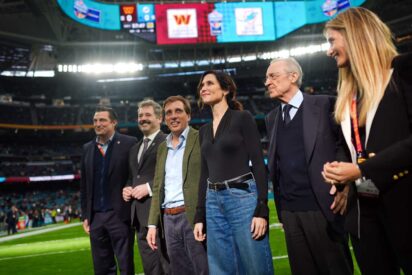 Díaz Ayuso asiste al primer partido oficial de la NFL en España