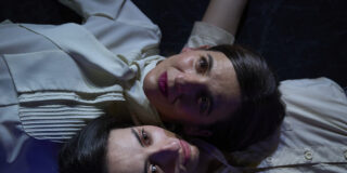 Duermen anhelos bajo las aguas