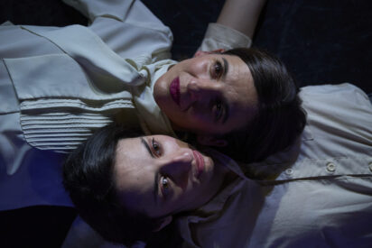 Duermen anhelos bajo las aguas