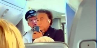 American Airlines expulsa del avi&oacute;n al cantante El Puma, que denuncia haber sido tratado &ldquo;como un delincuente&rdquo;