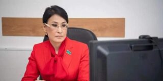 &iexcl;Hero&iacute;na a bordo! La ministra de Salud de Kazajist&aacute;n que salv&oacute; una vida en pleno vuelo y se volvi&oacute; viral