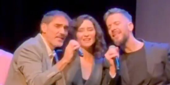 Isabel Díaz Ayuso con Los Meconios