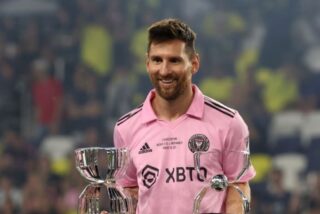 Messi conquista India con una vuelta de honor entre banderas y contaminaci&oacute;n