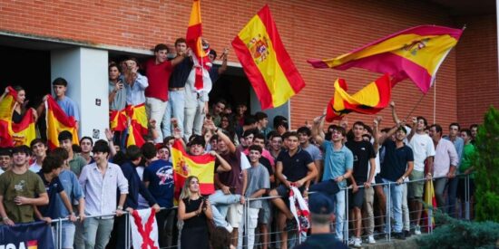 Los jóvenes españoles rompen el tablero electoral con un giro a la derecha