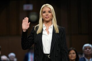 “Si eres narcoterrorista, vamos a por ti”, advirtió la fiscal general de Estados Unidos, Pam Bondi