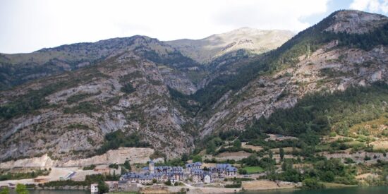 El pueblo pirenaico que volvi&oacute; a nacer tras ser desalojado