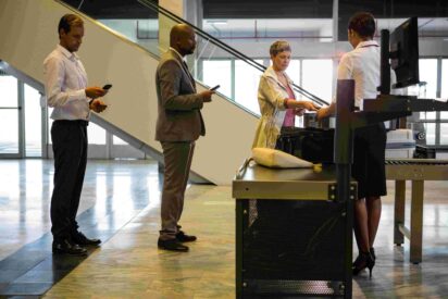 Young Promotion y el valor del aeropuerto como espacio clave para la comunicaci&oacute;n de marca