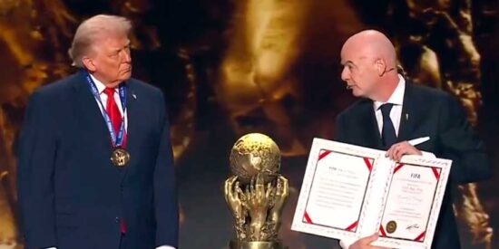 Infantino entrega el 'Premio FIFA de la Paz' a Donald Trump