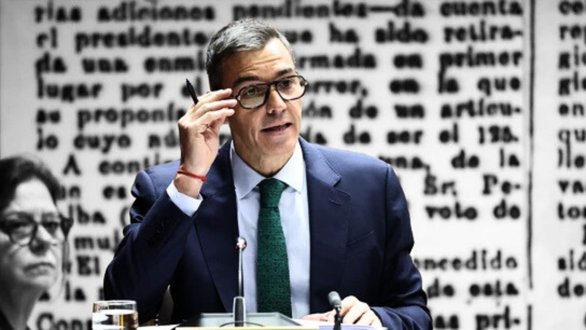 Sánchez huye como un conejo: adelanta el balance de fin de año ante la previsible debacle en Extremadura