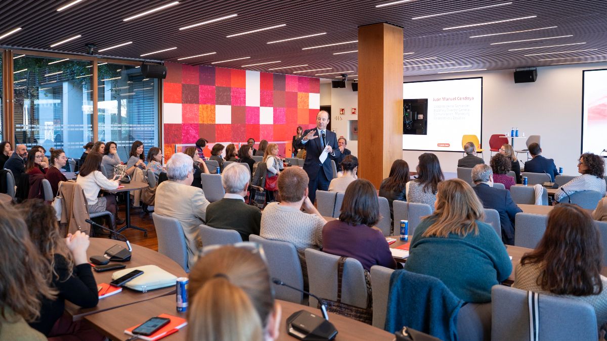 Reunión en la Ciudad Financiera de Boadilla del Monte.