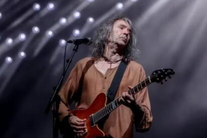 Muere a los 63 a&ntilde;os Robe Iniesta, l&iacute;der indomable de &lsquo;Extremoduro&rsquo;