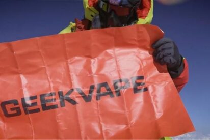 Una d&eacute;cada hasta la cima del mundo: Geekvape celebra su 10.&ordm; aniversario alcanzando la cumbre del Everest