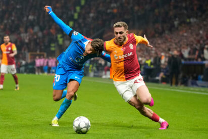 Baris Yilmaz y Giuliano Simeone en el Galatasaray vs Atlético de Madrid