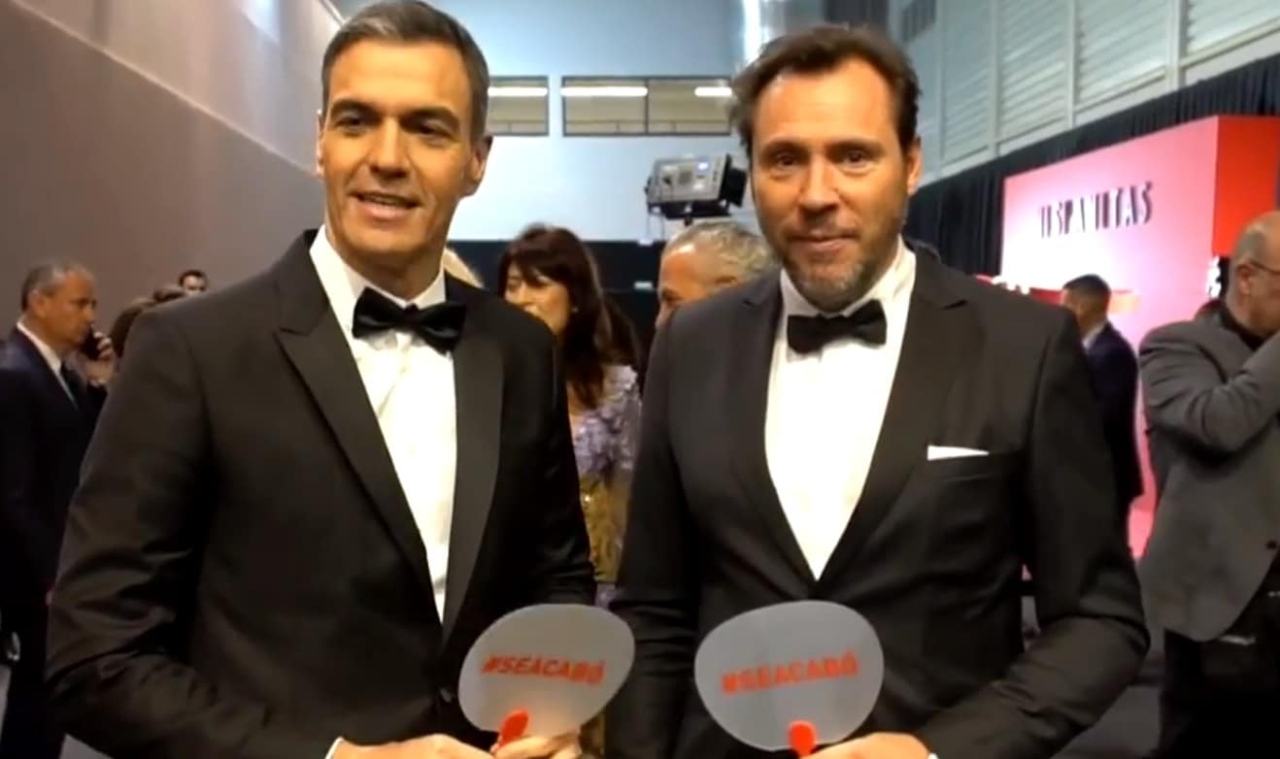 El presidente del Gobierno, Pedro Sánchez, y el ministro de Transportes, Óscar Puente (1)
