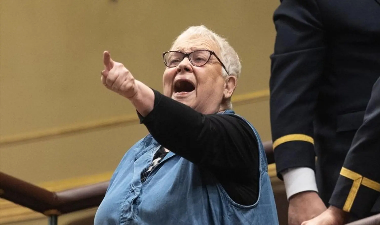 Felicitas Velázquez, la activista okupa de Sumar que interrumpió el pleno extraordinario del 'decreto ómnibus'