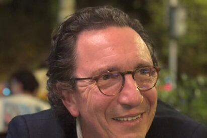 El acad&eacute;mico espa&ntilde;ol Juan Jos&eacute; Rodr&iacute;guez-Andina recibe el t&iacute;tulo de Ciudadano Honorario de Ningbo