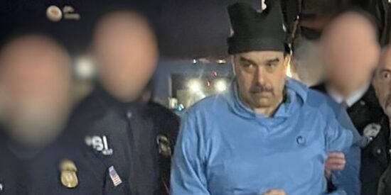 Maduro en manos de los agentes de la DEA (1)