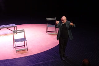 La Compa&ntilde;&iacute;a L'&Oacute;m imprebis y su mon&oacute;logo: &iquest;De d&oacute;nde venimos?