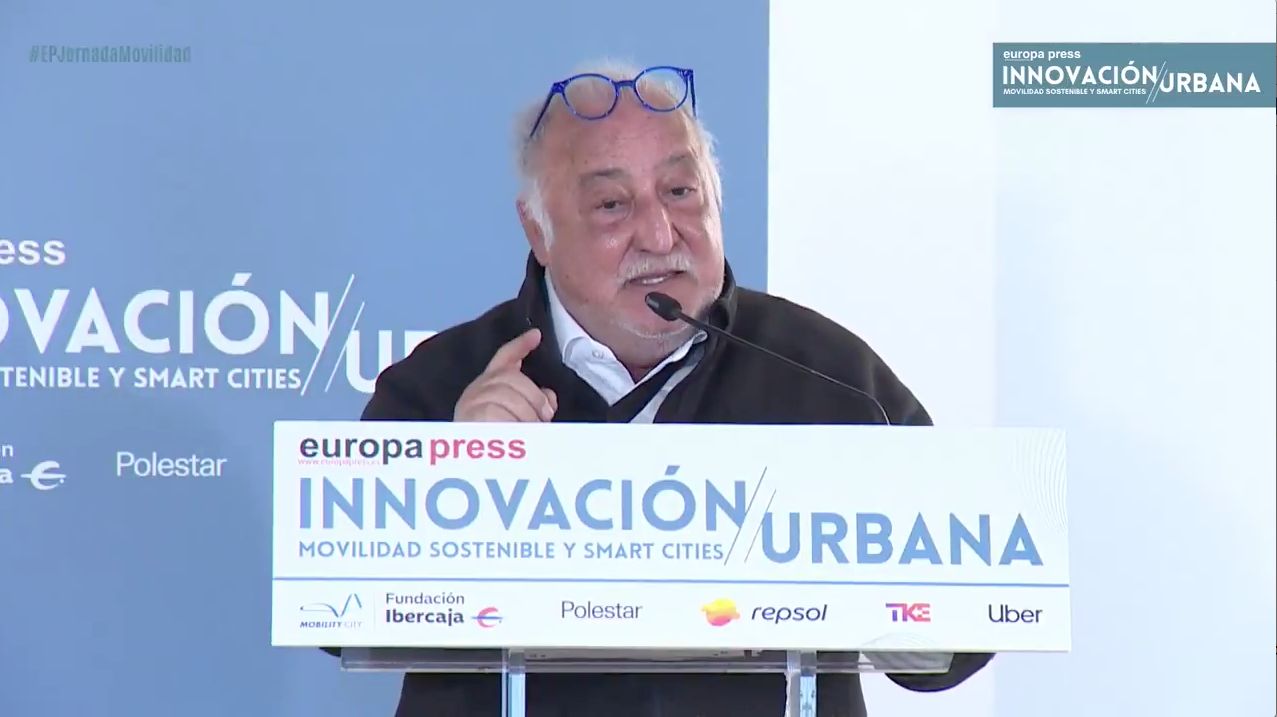 El director general de la DGT pretende erradicar el coche particular en las ciudades: «Si tienes prisa, vete en Uber» 