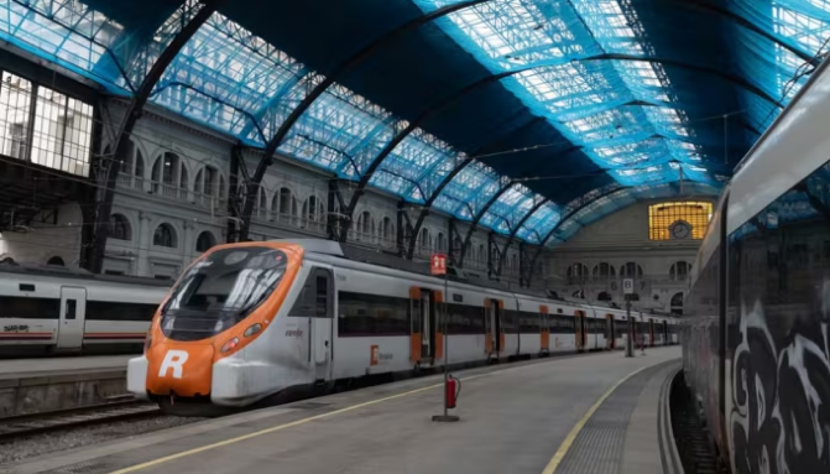 Tren de Rodalies en la Estaci&oacute;n de Francia en Barcelona. 