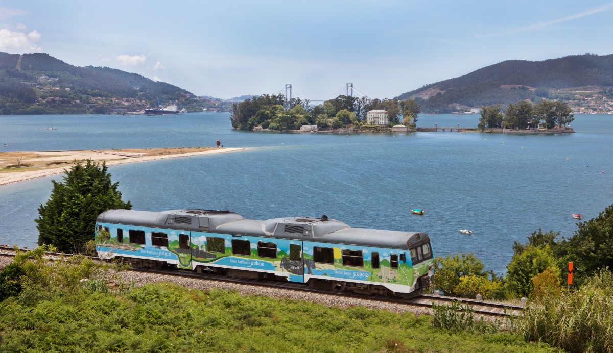 Tren tur&iacute;stico en Vigo, Galicia. 