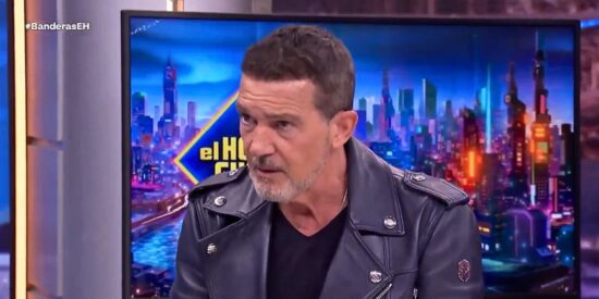 Antonio Banderas retrata como nadie al Gobierno S&aacute;nchez: &laquo;Una cosa es cambiar de opini&oacute;n y otra, de principios&raquo;