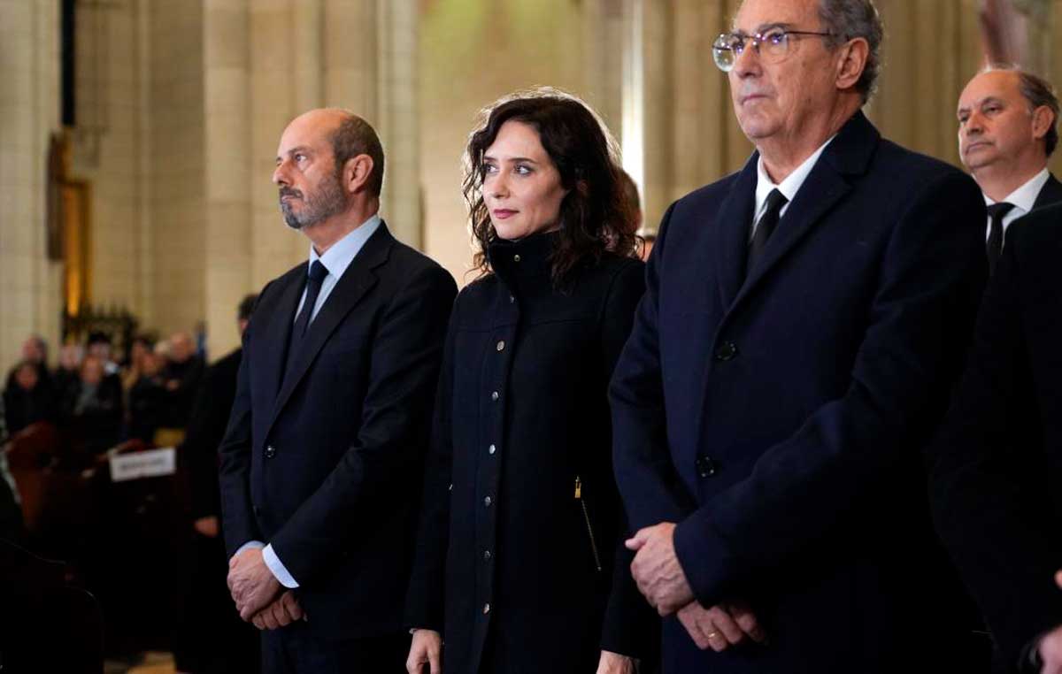 Ayuso asiste a la misa funeral por las v&iacute;ctimas del accidente ferroviario de Adamuz (C&oacute;rdoba)