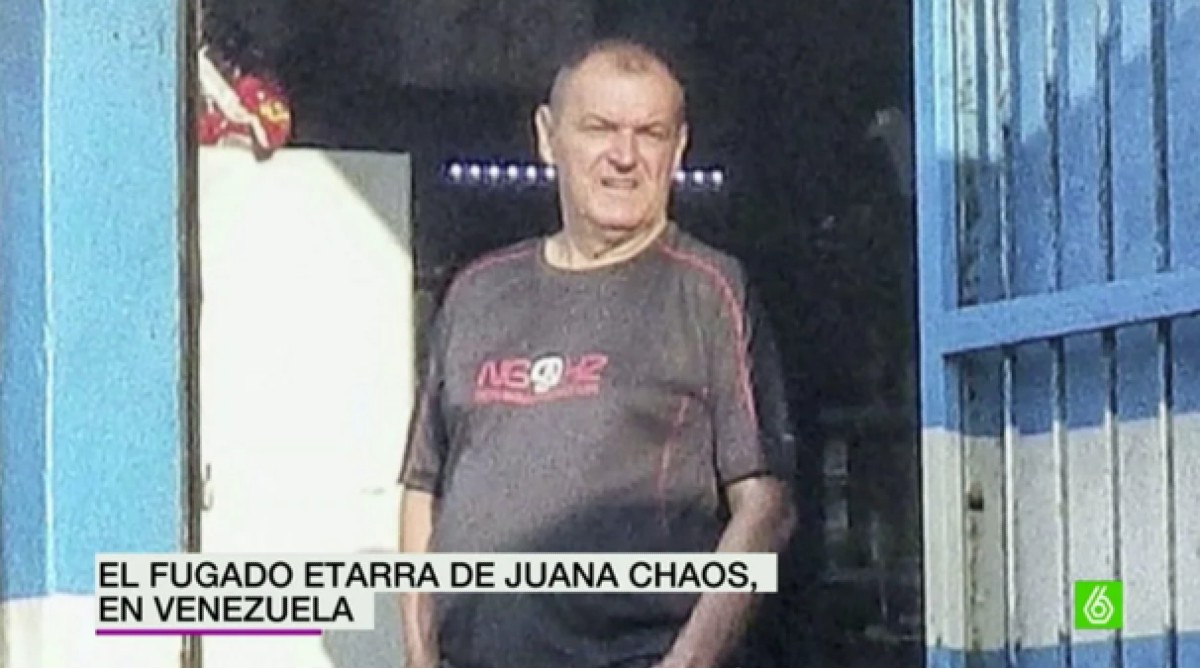 De Juana Chaos en su bar en Venezuela. 