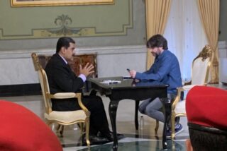 Nicol&aacute;s Maduro y Jordi &Eacute;vole.
